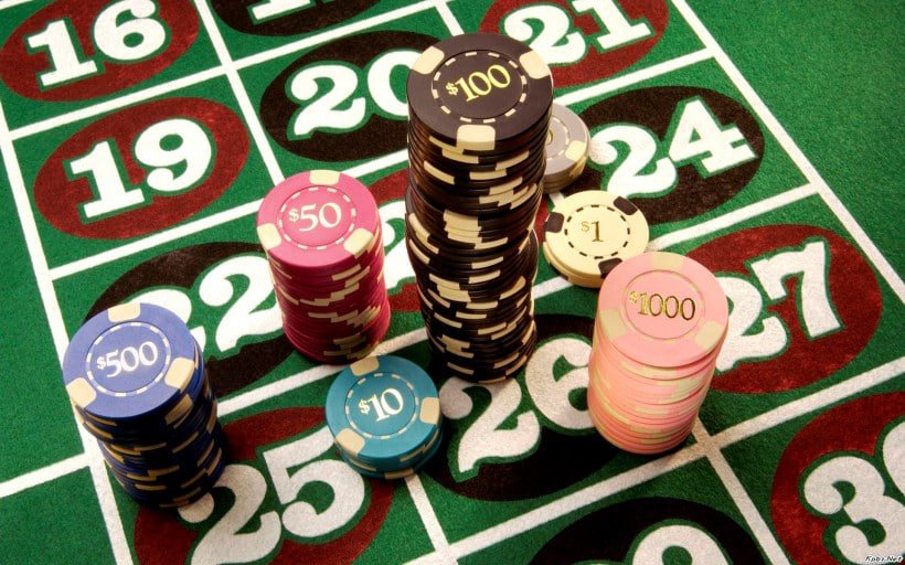 Aplikasi seluler 7777w menampilkan permainan slot Aviator dan Sweet Bonanza